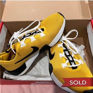 SOLD!!!! Nike womens shoes